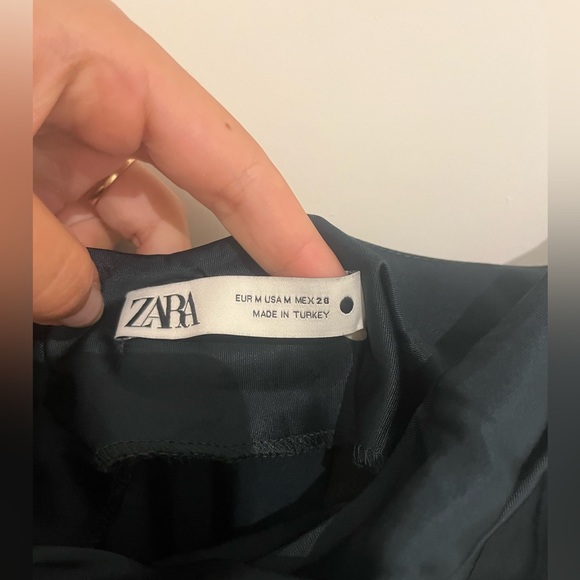 Beautiful silky cowlick dress in a dark emeraude colour. Worn a couple of times. - Picture 4 of 4